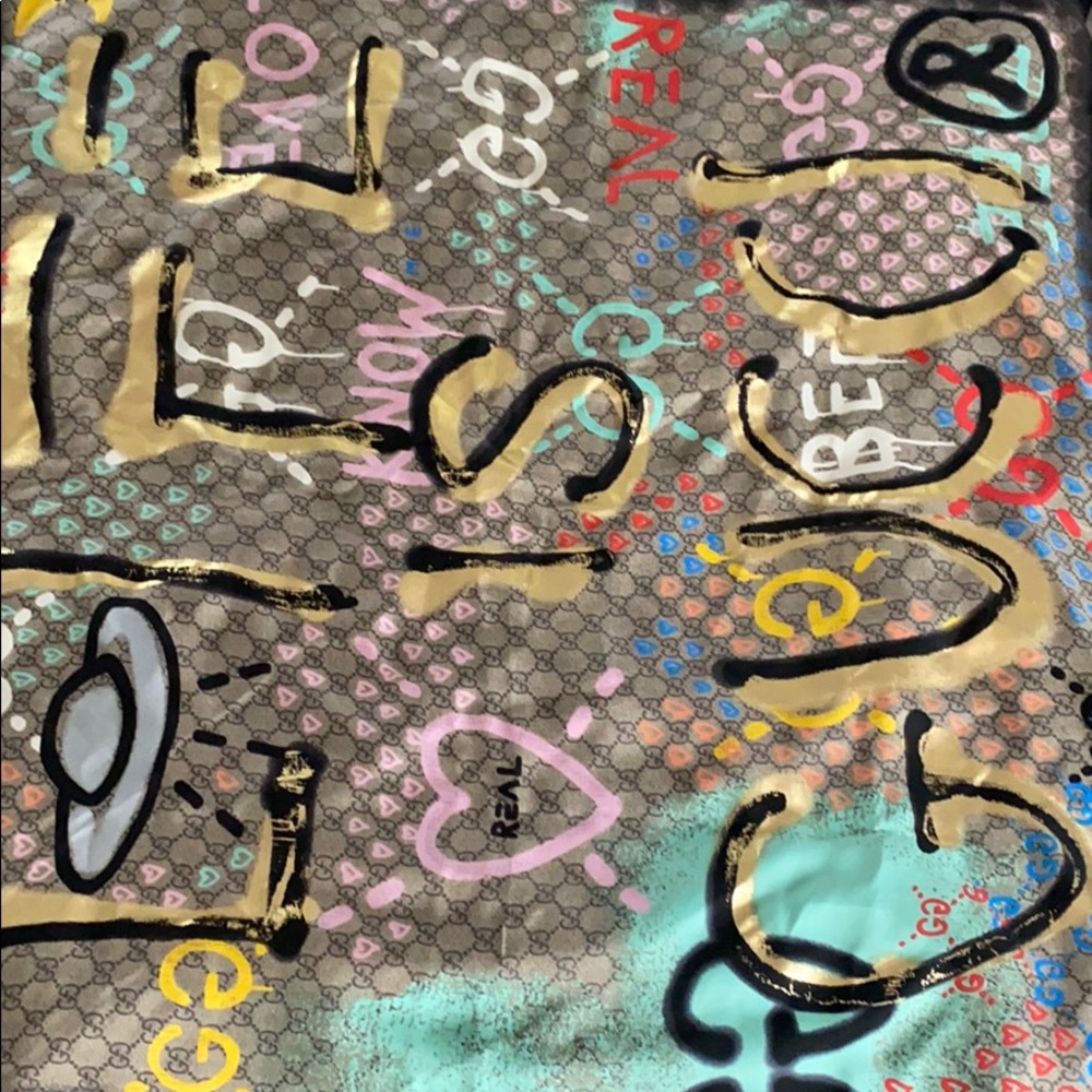 Gucci Silk Scarf 🔥100 percent authentic RARE
